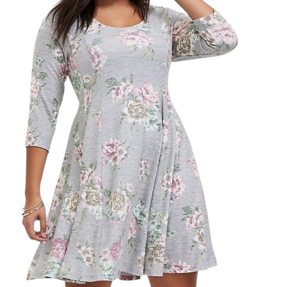 NWT Torrid 3 3X Gray Floral Mini Hacci Fluted Dress Super Soft Knit